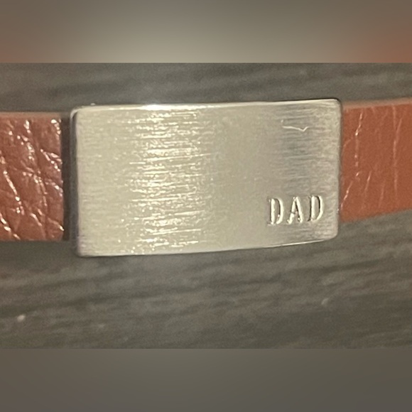 Brushed Word Bar-Dad - Picture 1 of 3
